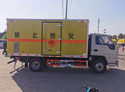 东城爆破器材运输车工人安全操作规范与智能技术保障